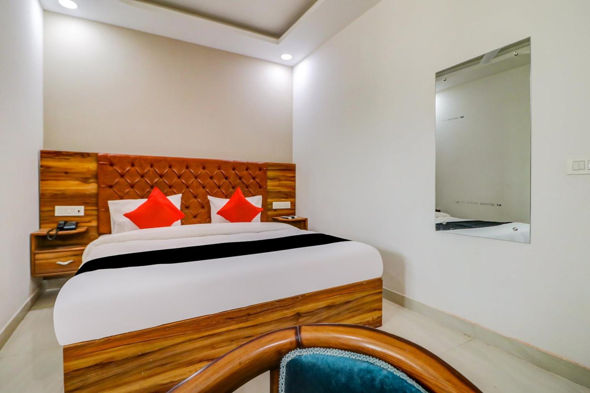 Oyo Flagship 80318 Hotel Sai Plaza Near Indira Gandhi International Airport New Delhi Exterior photo